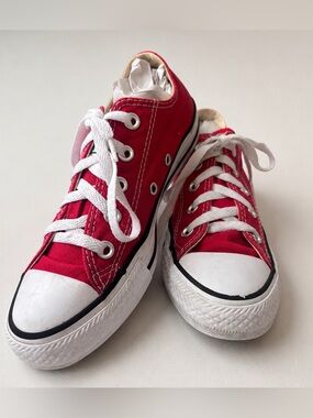 Converse Chuck Taylor All Star Low Top Red Canvas Sneakers Women’s 6